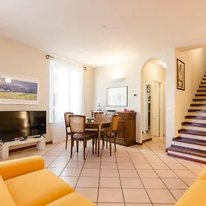 https://flat-13-elegante-e-luminoso-con-terrazzo-privato.emilia-romagnahotels.net